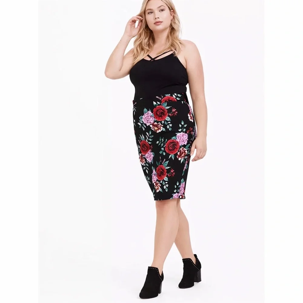 Torrid Floral Pencil Skirt 4X 🌹🖤